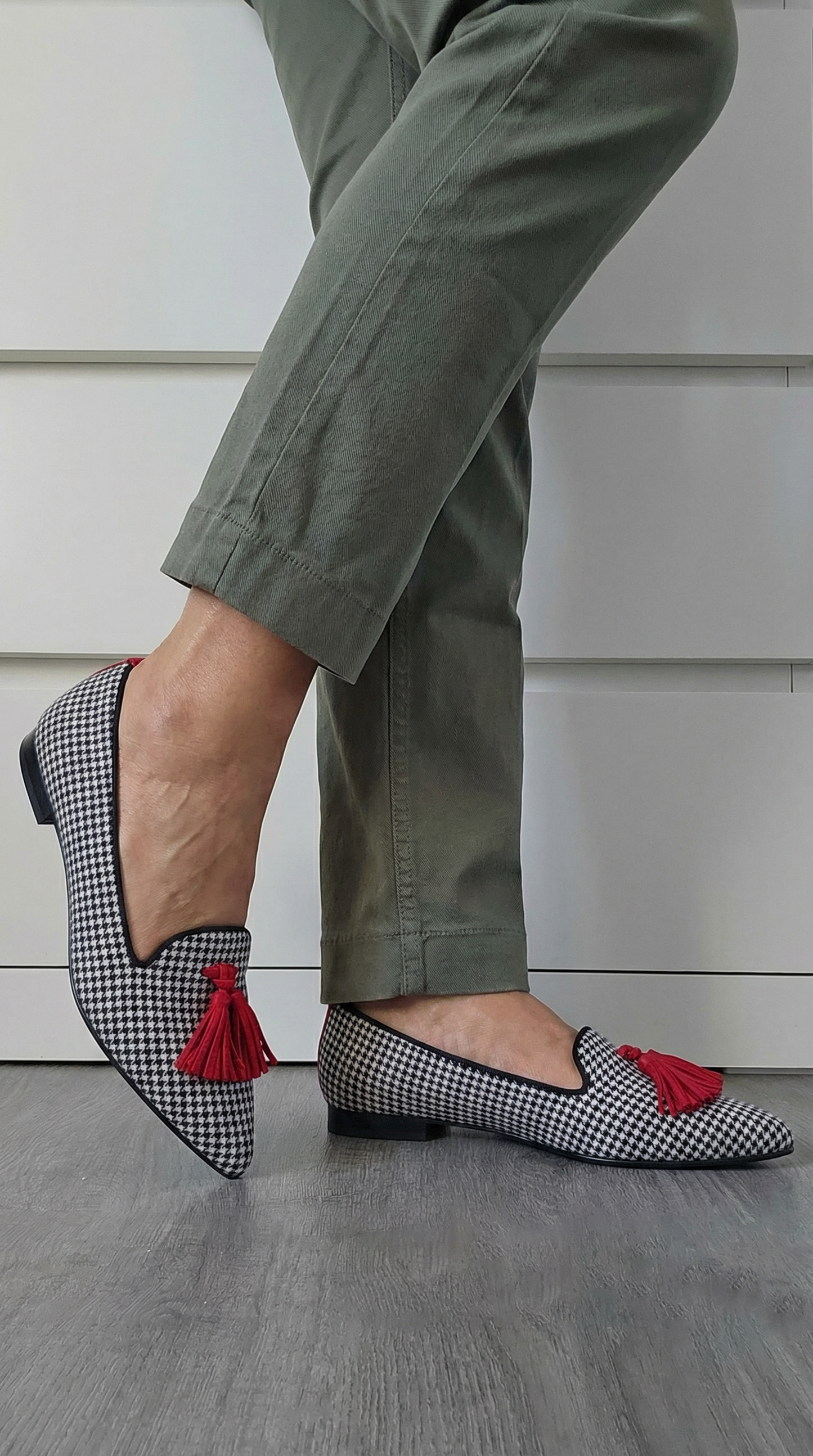 Puntige mocassin met kwastjes