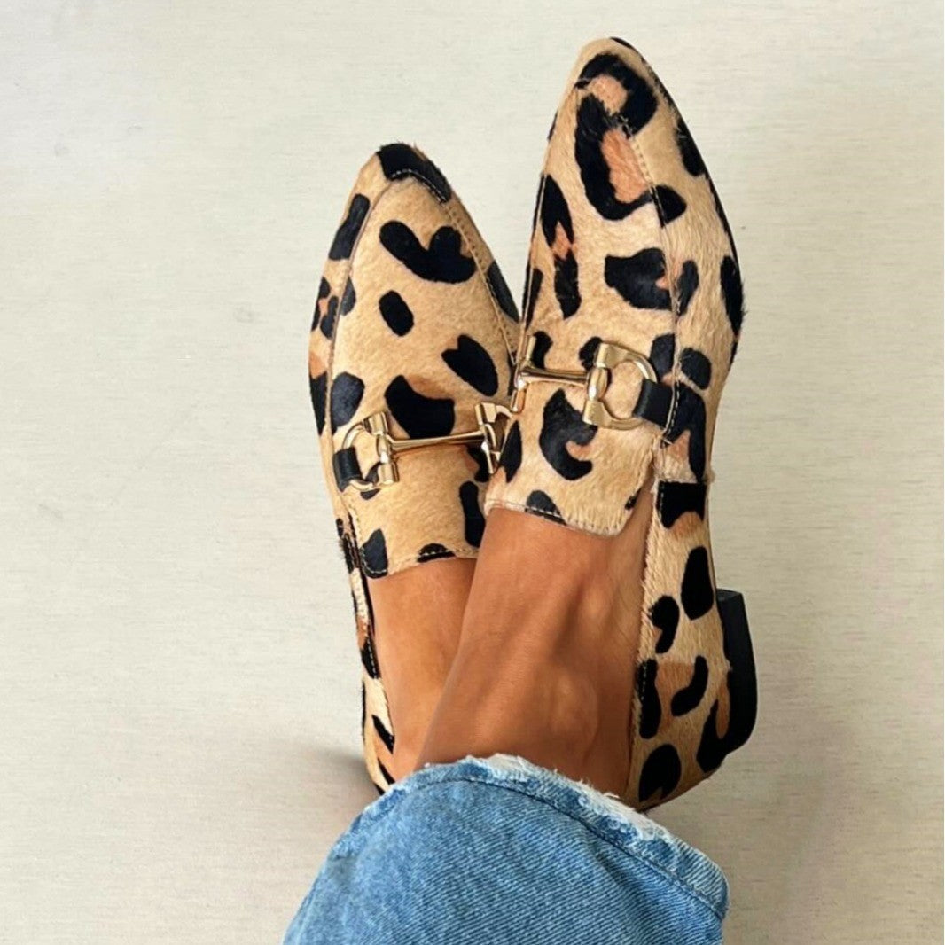 Animalprint mocassin met decoratief bit
