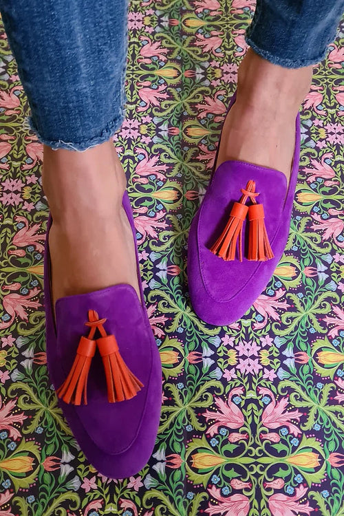 Paarse mocassin met kwastjes