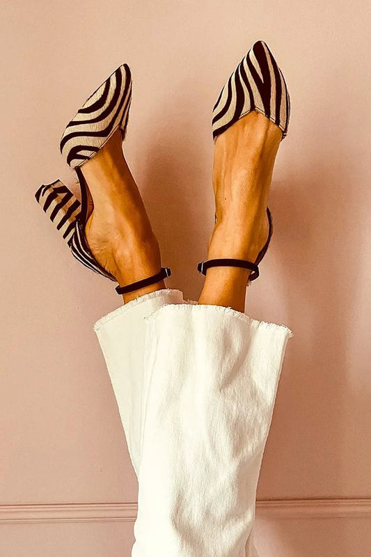 Puntige pumps met zebraprint en enkelbandje