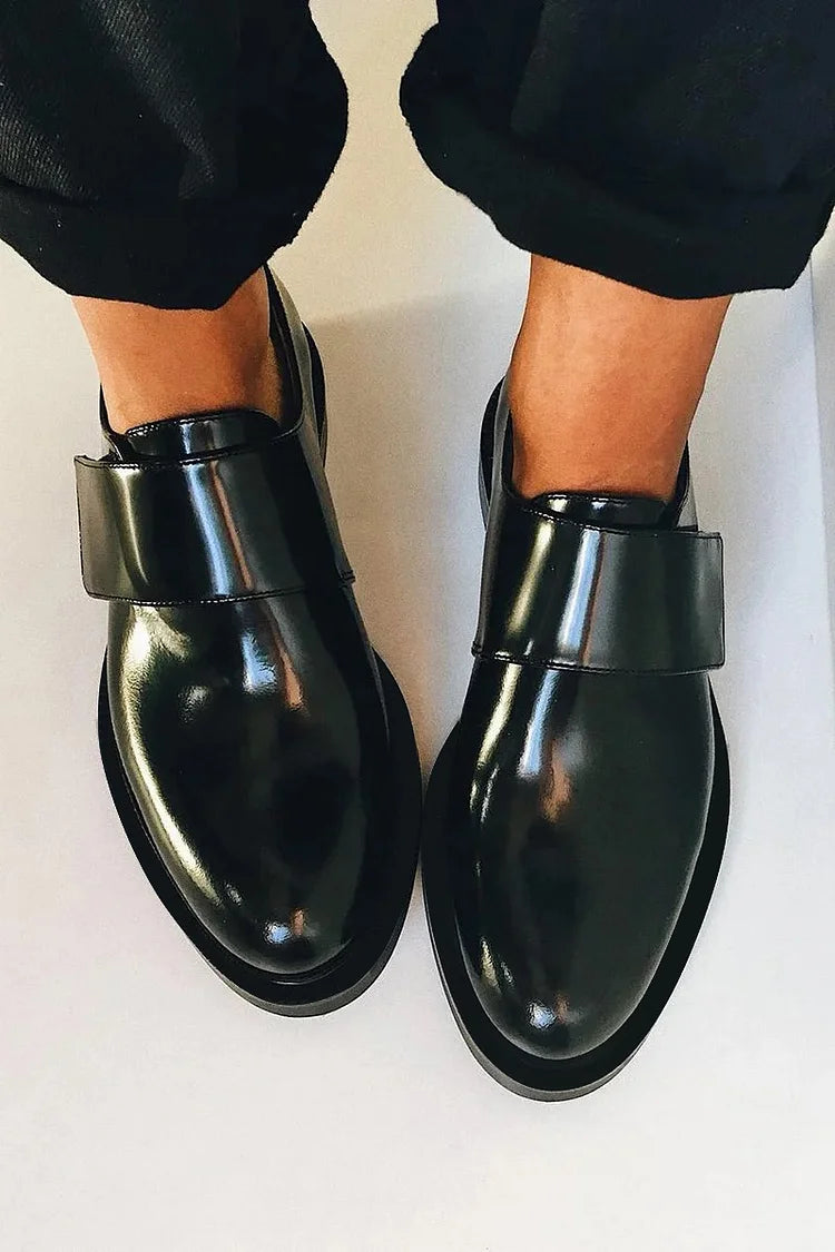 Glanzende mocassin met brede band
