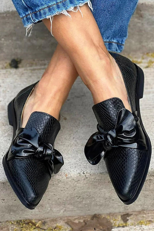 Zwarte mocassin met glanzende strik