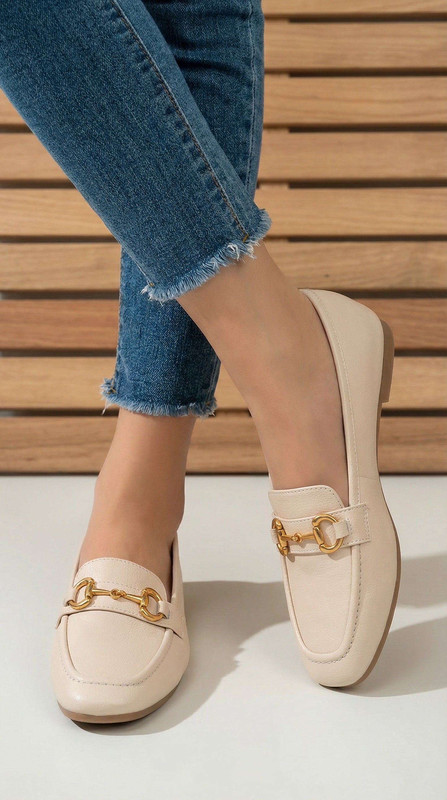 Elegante mocassin met gouden gesp