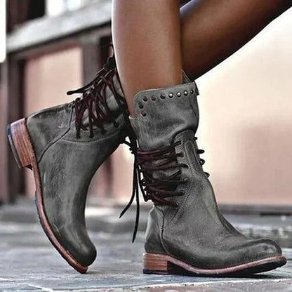 Veterlaarsjes met studs details