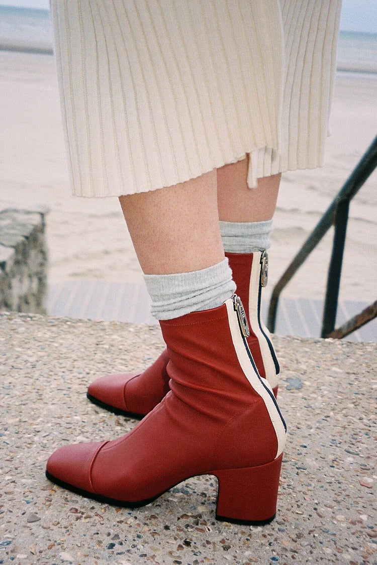 STIVALETTO TUBOLARE MODERNO