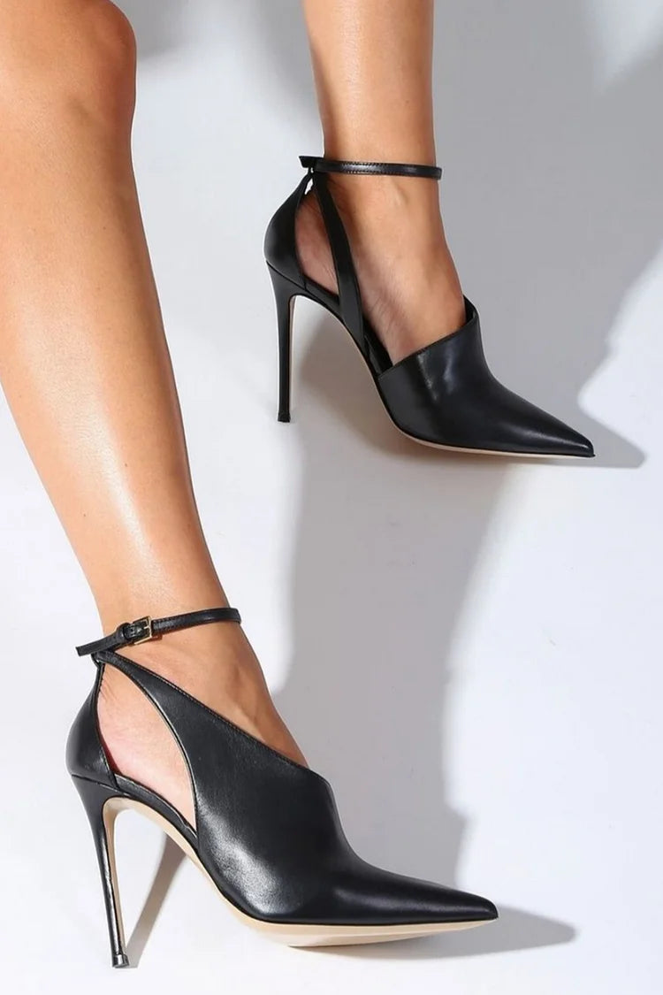Puntige pumps met riempje