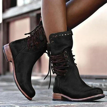 Veterlaarsjes met studs details