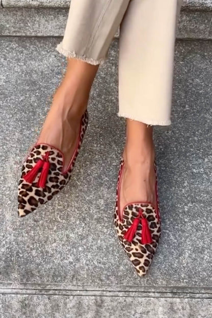 Puntige mocassins met franjedetails