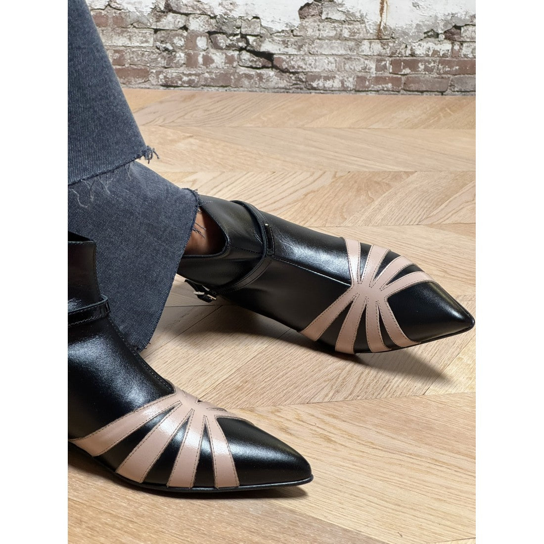 STIVALETTO GEOMETRICO A PUNTA